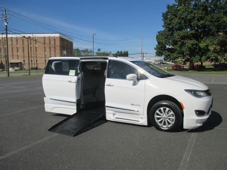 Used Wheelchair Van For Sale: 2017 Chrysler Pacifica Touring-L Wheelchair Accessible Van For Sale with a BraunAbility Braun XT on it. VIN: 2C4RC1BG0HR564635