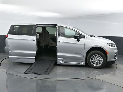 Used Wheelchair Van For Sale: 2024 Chrysler Pacifica Touring L Safety Wheelchair Accessible Van For Sale with a BraunAbility Braun XI on it. VIN: 2C4RC1BG0RR136808