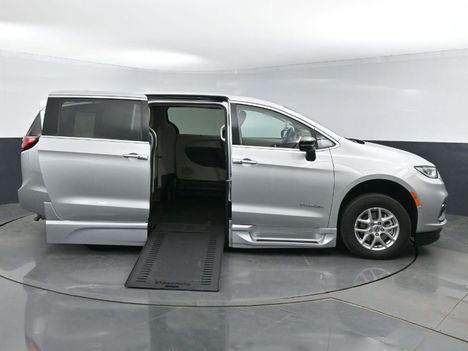 Used Wheelchair Van For Sale: 2024 Chrysler Pacifica Touring L Safety Wheelchair Accessible Van For Sale with a BraunAbility Braun XI on it. VIN: 2C4RC1BG1RR140768
