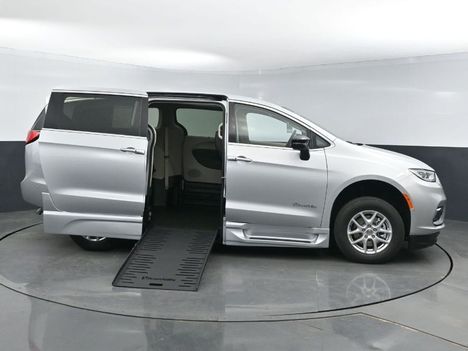 Used Wheelchair Van For Sale: 2024 Chrysler Pacifica Touring L Safety Wheelchair Accessible Van For Sale with a BraunAbility Braun XT on it. VIN: 2C4RC1BG1RR140804