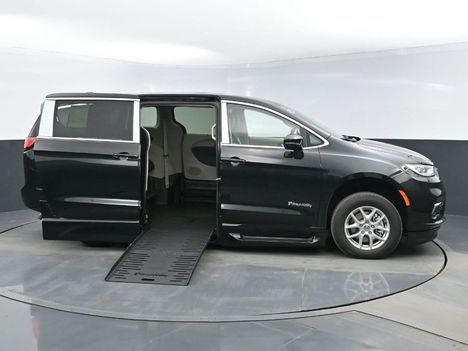 Used Wheelchair Van For Sale: 2024 Chrysler Pacifica Touring L Safety Wheelchair Accessible Van For Sale with a BraunAbility Braun XT on it. VIN: 2C4RC1BG2RR100621