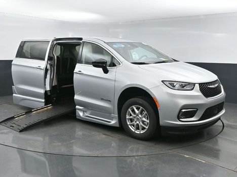 Used Wheelchair Van For Sale: 2024 Chrysler Pacifica Touring L Safety Wheelchair Accessible Van For Sale with a BraunAbility Braun XT on it. VIN: 2C4RC1BG2RR140827