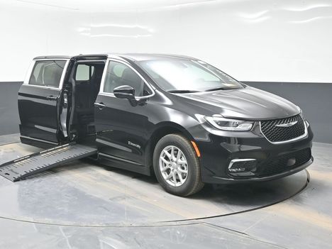New Wheelchair Van For Sale: 2025 Chrysler Pacifica Select Wheelchair Accessible Van For Sale with a BraunAbility Braun Entervan on it. VIN: 2C4RC1BG2SR612997