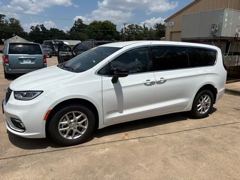New Wheelchair Van For Sale: 2026 Chrysler Pacifica Select Wheelchair Accessible Van For Sale with a Driverge Driverge Patriot on it. VIN: 2C4RC1BG2TR207059