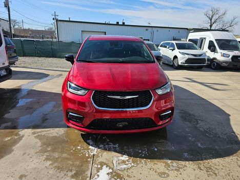 New Wheelchair Van For Sale: 2026 Chrysler Pacifica Select Wheelchair Accessible Van For Sale with a Driverge Driverge Patriot on it. VIN: 2C4RC1BG2TR218384
