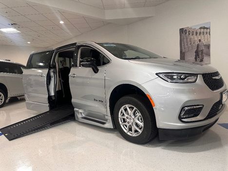 Used Wheelchair Van For Sale: 2024 Chrysler Pacifica Touring L Safety Wheelchair Accessible Van For Sale with a BraunAbility Braun XI on it. VIN: 2C4RC1BG3RR140805