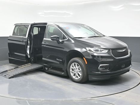 New Wheelchair Van For Sale: 2025 Chrysler Pacifica Select Wheelchair Accessible Van For Sale with a BraunAbility Braun XT on it. VIN: 2C4RC1BG4SR613083