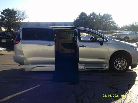 Used Wheelchair Van For Sale: 2023 Chrysler Pacifica Touring L Wheelchair Accessible Van For Sale with a BraunAbility Braun XI on it. VIN: 2C4RC1BG5PR561566