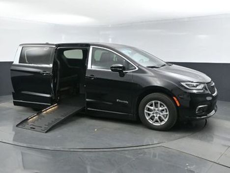 Used Wheelchair Van For Sale: 2025 Chrysler Pacifica Select Wheelchair Accessible Van For Sale with a BraunAbility Braun Entervan on it. VIN: 2C4RC1BG5SR501022