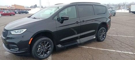 Used Wheelchair Van For Sale: 2021 Chrysler Pacifica Touring L Sport Wheelchair Accessible Van For Sale with a Vantage Mobility VMI Northstar on it. VIN: 2C4RC1BG6MR517278