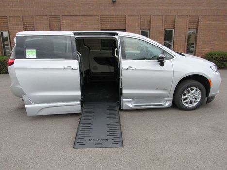 Used Wheelchair Van For Sale: 2024 Chrysler Pacifica Touring L Safety Wheelchair Accessible Van For Sale with a BraunAbility Braun XT on it. VIN: 2C4RC1BG6RR140748