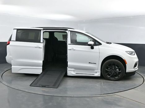 Used Wheelchair Van For Sale: 2023 Chrysler Pacifica Touring L Sport Wheelchair Accessible Van For Sale with a BraunAbility Braun XI on it. VIN: 2C4RC1BG7PR538385