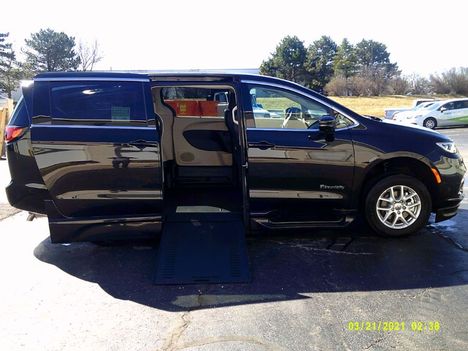 Used Wheelchair Van For Sale: 2024 Chrysler Pacifica Touring L Safety Wheelchair Accessible Van For Sale with a BraunAbility Braun XI on it. VIN: 2C4RC1BG7RR100615