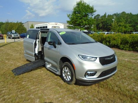 Used Wheelchair Van For Sale: 2024 Chrysler Pacifica Touring L Safety Wheelchair Accessible Van For Sale with a BraunAbility Braun XT on it. VIN: 2C4RC1BG7RR140810