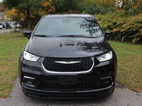 Used Wheelchair Van For Sale: 2025 Chrysler Pacifica Select Wheelchair Accessible Van For Sale with a BraunAbility Braun XT on it. VIN: 2C4RC1BG7SR516542