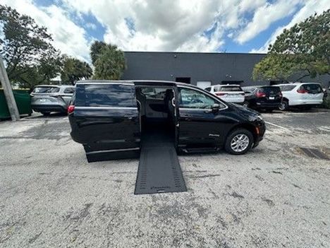 Used Wheelchair Van For Sale: 2024 Chrysler Pacifica Touring L Safety Wheelchair Accessible Van For Sale with a BraunAbility Braun XI on it. VIN: 2C4RC1BG8RR100574