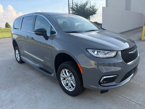 New Wheelchair Van For Sale: 2025 Chrysler Pacifica Select Wheelchair Accessible Van For Sale with a Driverge Driverge Quiet Ride FC on it. VIN: 2C4RC1BG8SR562588