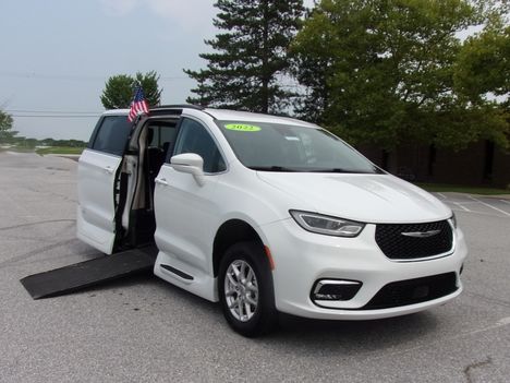 Used Wheelchair Van For Sale: 2022 Chrysler Pacifica Touring L Wheelchair Accessible Van For Sale with a Vantage Mobility VMI Northstar on it. VIN: 2C4RC1BG9NR173172