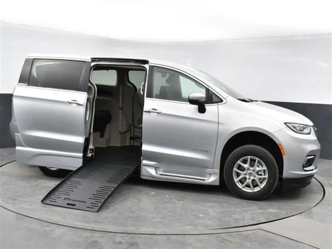 Used Wheelchair Van For Sale: 2023 Chrysler Pacifica Touring L Wheelchair Accessible Van For Sale with a BraunAbility Braun XT on it. VIN: 2C4RC1BG9PR506859