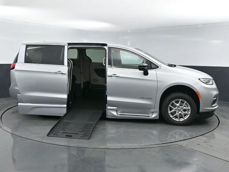 Used Wheelchair Van For Sale: 2024 Chrysler Pacifica Touring L Safety Wheelchair Accessible Van For Sale with a BraunAbility Braun XT on it. VIN: 2C4RC1BG9RR140792