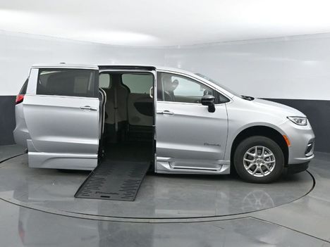 Used Wheelchair Van For Sale: 2024 Chrysler Pacifica Touring L Safety Wheelchair Accessible Van For Sale with a BraunAbility Braun XT on it. VIN: 2C4RC1BG9RR140808