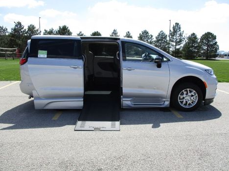 Used Wheelchair Van For Sale: 2024 Chrysler Pacifica Touring L Safety Wheelchair Accessible Van For Sale with a BraunAbility Braun XI on it. VIN: 2C4RC1BGXRR136783