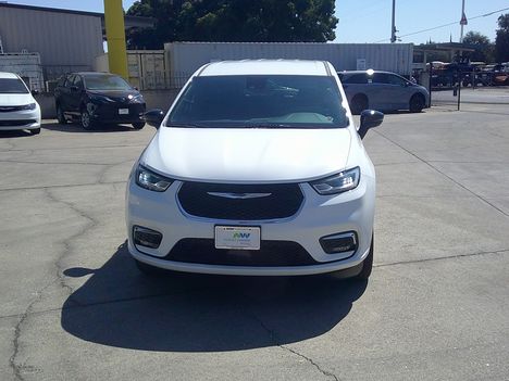 Used Wheelchair Van For Sale: 2025 Chrysler Pacifica Select Wheelchair Accessible Van For Sale with a Vantage Mobility VMI Northstar on it. VIN: 2C4RC1BGXSR530094