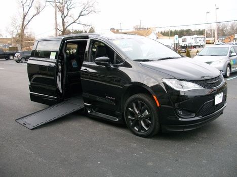 Used Wheelchair Van For Sale: 2019 Chrysler Pacifica Limited Wheelchair Accessible Van For Sale with a BraunAbility Braun XI on it. VIN: 2C4RC1GG7KR549727
