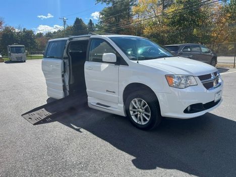 Used Wheelchair Van For Sale: 2019 Dodge Grand Caravan SXT Wheelchair Accessible Van For Sale with a BraunAbility Braun XT on it. VIN: 2C4RDGCG0KR581036