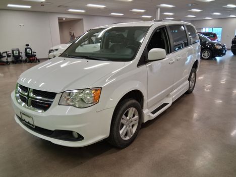 Used Wheelchair Van For Sale: 2018 Dodge Grand Caravan SXT Wheelchair Accessible Van For Sale with a Vantage Mobility VMI Summit on it. VIN: 2C4RDGCGXJR266646