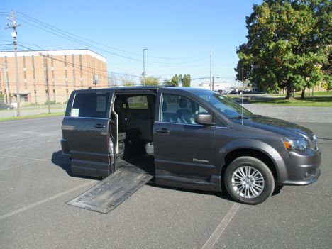 Used Wheelchair Van For Sale: 2019 Dodge Grand Caravan SXT Wheelchair Accessible Van For Sale with a BraunAbility Braun XT on it. VIN: 2C7WDGCG1KR759526