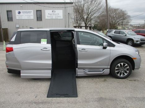 Used Wheelchair Van For Sale: 2024 Honda Odyssey EX-L Wheelchair Accessible Van For Sale with a BraunAbility Braun XI on it. VIN: 5FNRL6H60RB023206