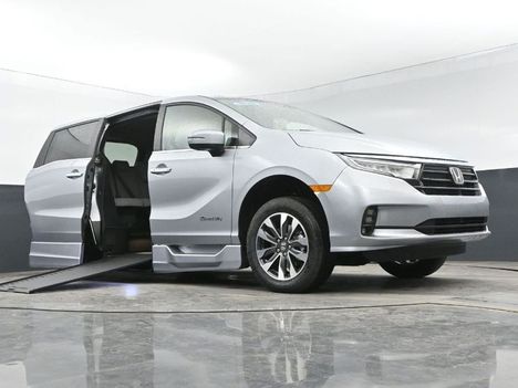 Used Wheelchair Van For Sale: 2024 Honda Odyssey EX-L Wheelchair Accessible Van For Sale with a BraunAbility Braun XI on it. VIN: 5FNRL6H61RB047269