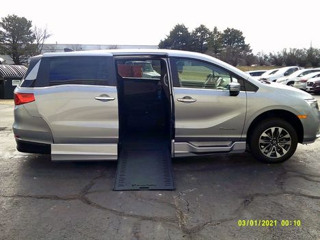 Used Wheelchair Van For Sale: 2024 Honda Odyssey EX-L Wheelchair Accessible Van For Sale with a BraunAbility Braun XI on it. VIN: 5FNRL6H68RB023244