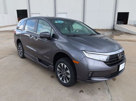 Used Wheelchair Van For Sale: 2024 Honda Odyssey EX-L Wheelchair Accessible Van For Sale with a BraunAbility Braun XI on it. VIN: 5FNRL6H6XRB058304