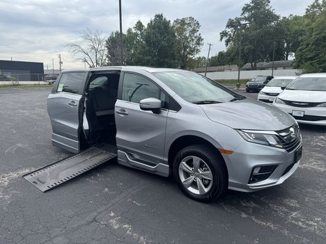 Used Wheelchair Van For Sale: 2019 Honda Odyssey EX-L Wheelchair Accessible Van For Sale with a BraunAbility Braun XI on it. VIN: 5FNRL6H72KB065973