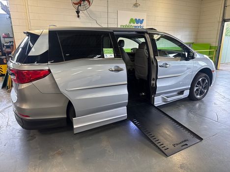Used Wheelchair Van For Sale: 2021 Honda Odyssey Elite Wheelchair Accessible Van For Sale with a BraunAbility Braun XI on it. VIN: 5FNRL6H96MB001259