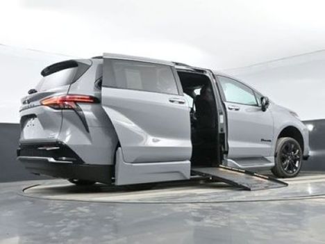 Used Wheelchair Van For Sale: 2024 Toyota Sienna FWD XSE Wheelchair Accessible Van For Sale with a BraunAbility Braun XT on it. VIN: 5TDDRKEC7RS188791