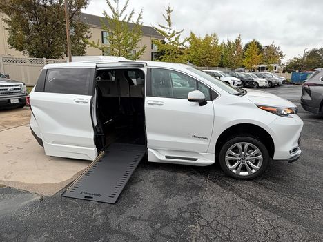 Used Wheelchair Van For Sale: 2024 Toyota Sienna Platinum Wheelchair Accessible Van For Sale with a BraunAbility Braun XI on it. VIN: 5TDERKEC9RS187288