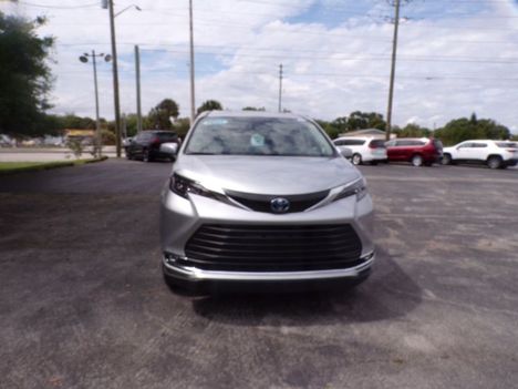 Used Wheelchair Van For Sale: 2024 Toyota Sienna FWD XLE Plus Wheelchair Accessible Van For Sale with a BraunAbility Braun XT on it. VIN: 5TDJRKEC0RS188313