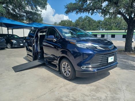 Used Wheelchair Van For Sale: 2022 Toyota Sienna FWD XLE Wheelchair Accessible Van For Sale with a Vantage Mobility VMI Northstar on it. VIN: 5TDJRKEC1NS104509