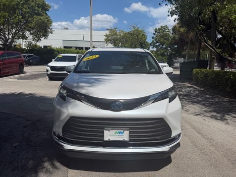 Used Wheelchair Van For Sale: 2024 Toyota Sienna FWD XLE Plus Wheelchair Accessible Van For Sale with a BraunAbility Braun XT on it. VIN: 5TDJRKEC1RS184142