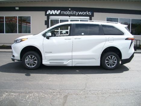 Used Wheelchair Van For Sale: 2024 Toyota Sienna FWD XLE Plus Wheelchair Accessible Van For Sale with a BraunAbility Braun XI on it. VIN: 5TDJRKEC1RS187235
