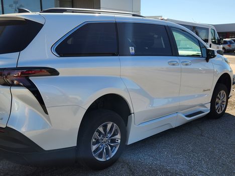 Used Wheelchair Van For Sale: 2025 Toyota Sienna FWD XLE Plus Wheelchair Accessible Van For Sale with a BraunAbility Braun XT on it. VIN: 5TDJRKEC2SS276172
