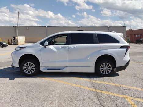 Used Wheelchair Van For Sale: 2023 Toyota Sienna FWD XLE Wheelchair Accessible Van For Sale with a BraunAbility Braun XT on it. VIN: 5TDJRKEC5PS145129