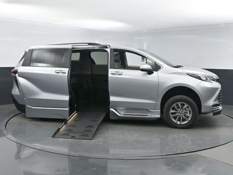 Used Wheelchair Van For Sale: 2024 Toyota Sienna FWD XLE Plus Wheelchair Accessible Van For Sale with a BraunAbility Braun XT on it. VIN: 5TDJRKEC5RS199601