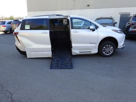 Used Wheelchair Van For Sale: 2023 Toyota Sienna FWD XLE Plus Wheelchair Accessible Van For Sale with a BraunAbility Braun XT on it. VIN: 5TDJRKEC6PS177832