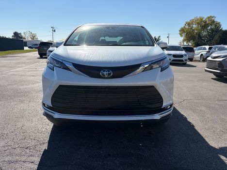 Used Wheelchair Van For Sale: 2023 Toyota Sienna FWD XLE Wheelchair Accessible Van For Sale with a BraunAbility Braun XT on it. VIN: 5TDJRKEC7PS177855