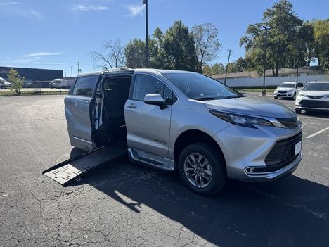 Used Wheelchair Van For Sale: 2024 Toyota Sienna XLE Wheelchair Accessible Van For Sale with a BraunAbility Braun XT on it. VIN: 5TDJRKEC9RS191551
