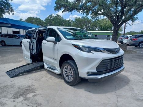 Used Wheelchair Van For Sale: 2024 Toyota Sienna FWD XLE Plus Wheelchair Accessible Van For Sale with a BraunAbility Braun XT on it. VIN: 5TDJRKEC9RS199410